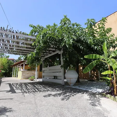 Madlen Tatil Evi Nea Skioni