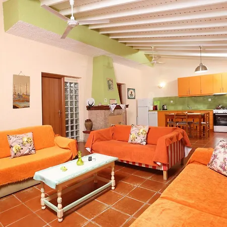 Madlen Tatil Evi *