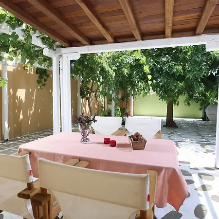 Madlen Tatil Evi Nea Skioni