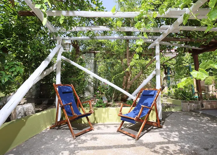 Madlen Néa Szkióni